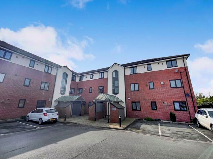 2 Bedroom Flat To Rent In Dean Court, Bolton, BL1