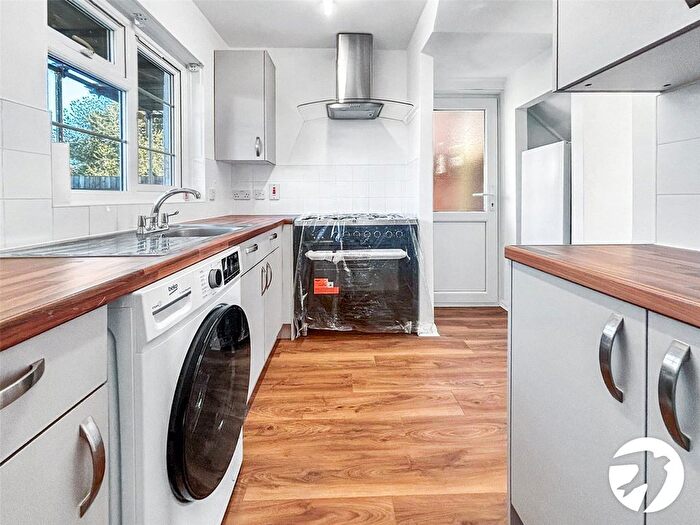 2 Bedroom Flat To Rent In Burnham Road, Sidcup, DA14