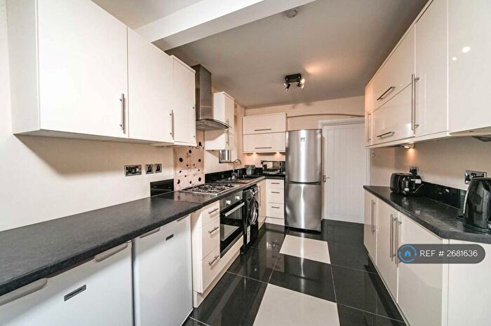 4 Bedroom Terraced House To Rent In Pitcroft Avenue, Reading, RG6