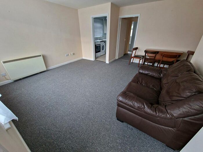 1 Bedroom Flat To Rent In Thatcham Close, Yeovil, BA21