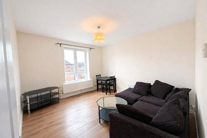 2 Bedroom Apartment To Rent In Retreat Place, Hackney, E9