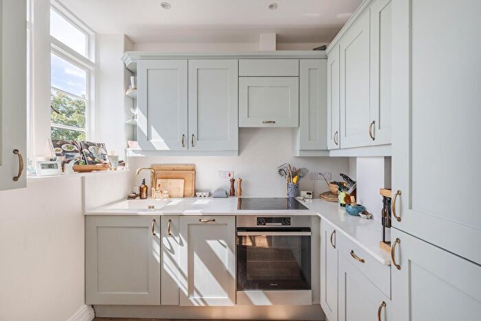 2 Bedroom Flat To Rent In Ladbroke Grove, London, W11