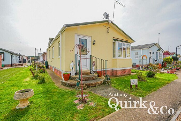 2 Bedroom Park Home For Sale In Creek Road, Canvey Island, SS8