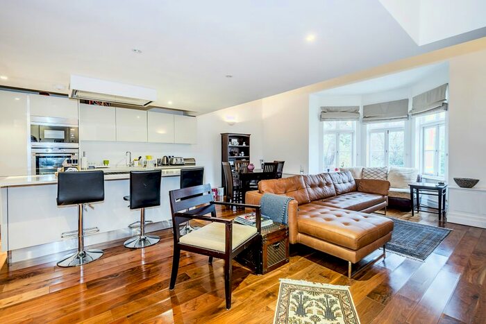 3 Bedroom Flat To Rent In Wimbledon Park Side, London, SW19