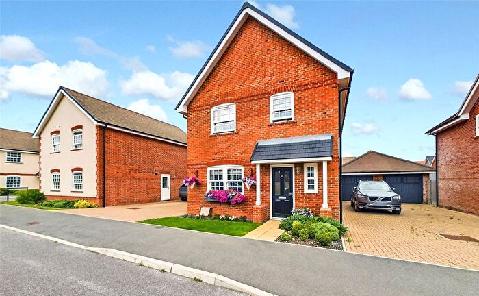3 Bedroom Detached House To Rent In Lummas Mead, Chinnor, Oxfordshire, OX39