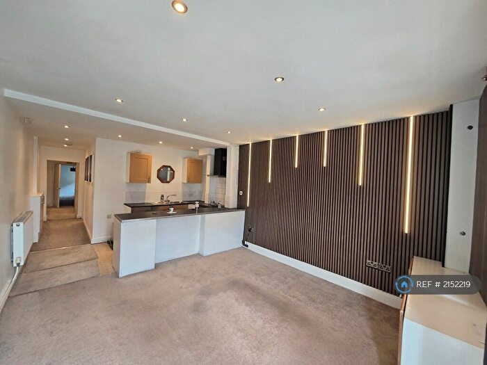 2 Bedroom Flat To Rent In Hyde Road, Denton, M34