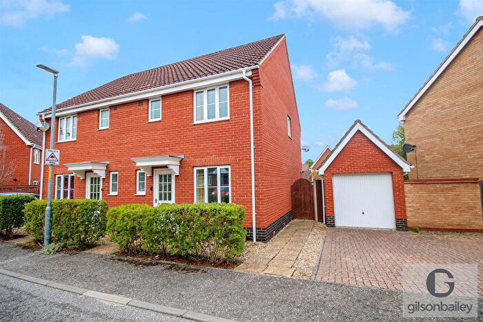 4 Bedroom Semi-detached House For Sale In Old School Close, Norwich, NR5