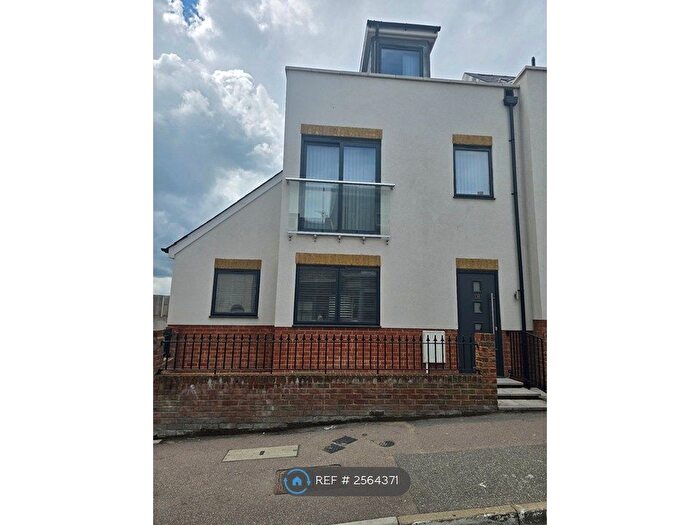 4 Bedroom End Of Terrace House To Rent In Greenfinches Way, Ramsgate, CT11