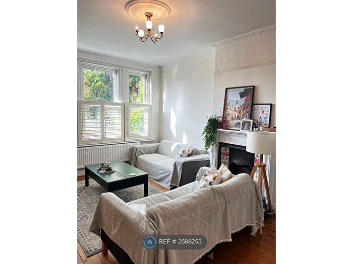 2 Bedroom Maisonette To Rent In North Worple Way, London, SW14