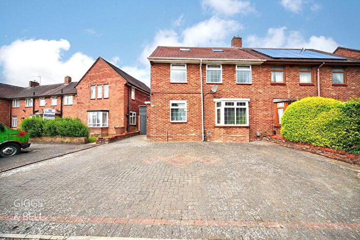 6 Bedroom Semi-Detached House For Sale In Cowridge Crescent, Luton, Bedfordshire, LU2