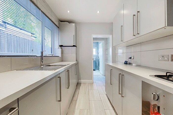 3 Bedroom Property To Rent In Provincial Terrace, Green Lane, London, SE20