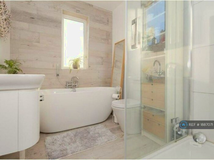 3 Bedroom Semi-Detached House To Rent In Stanfell Road, Leicester, LE2