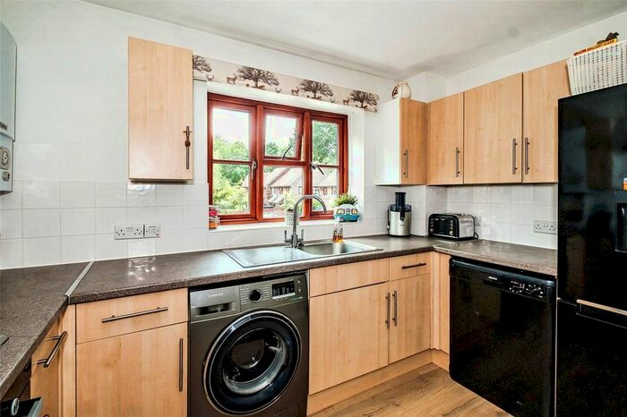 1 Bedroom Flat For Sale In Reads Walk, Steyning, West Sussex, BN44