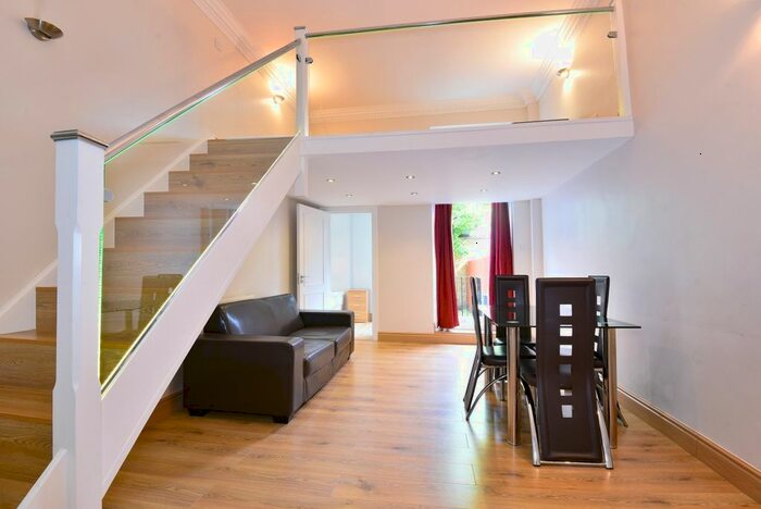 2 Bedroom Flat To Rent In Trebovir Road, London, SW5