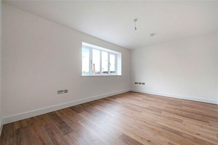 2 Bedroom Apartment To Rent In Coudray Mews, Adworth, Reading, RG7