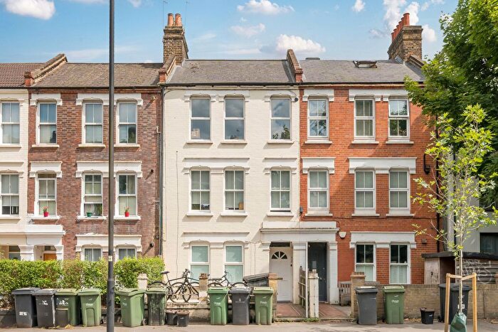 2 Bedroom Flat For Sale In Coldharbour Lane, Camberwell, London, SE5