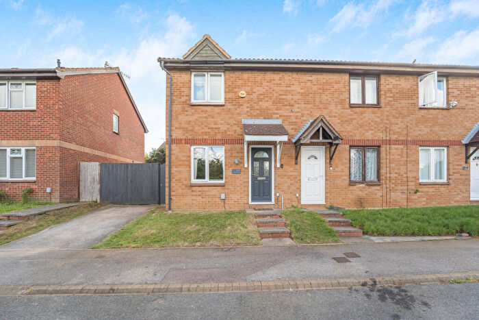 2 Bedroom End Of Terrace House For Sale In Gilderdale, Luton, LU4