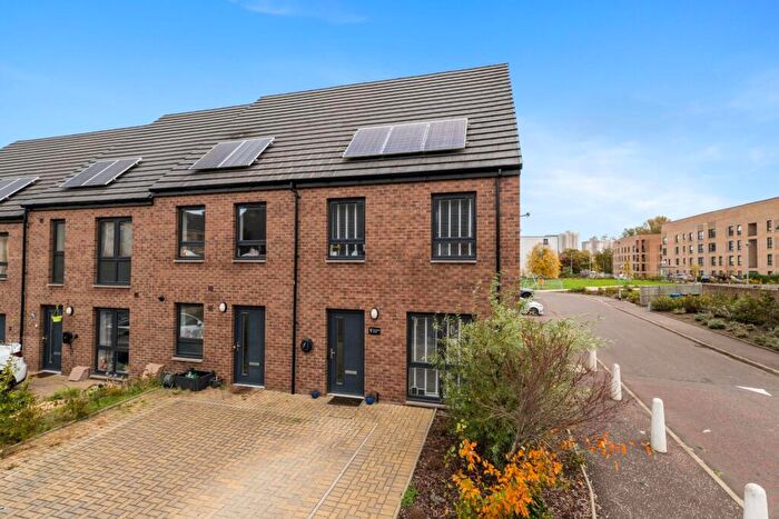 4 Bedroom Town House For Sale In Auldfield Gate, Pollokshaws, G43