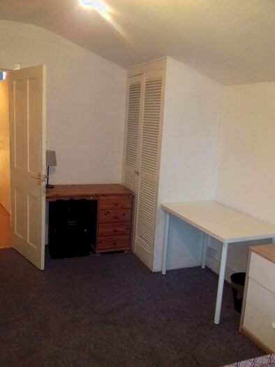 3 Bedroom Flat To Rent In Tankerville Road, London, SW16