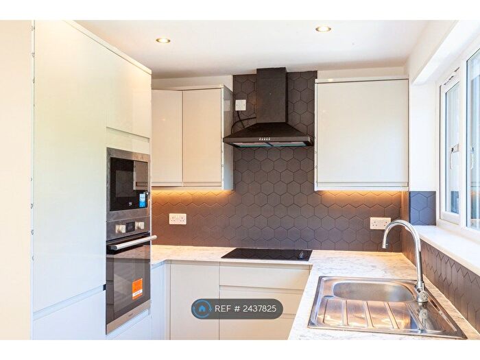 2 Bedroom Flat To Rent In Sevenoaks Way, Orpington, BR5