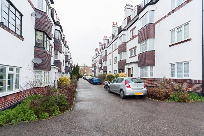 2 Bedroom Flat To Rent In Barrow Road, London, SW16