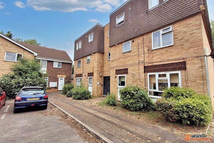 2 Bedroom Flat For Sale In Axiom Avenue, Peterborough, PE3