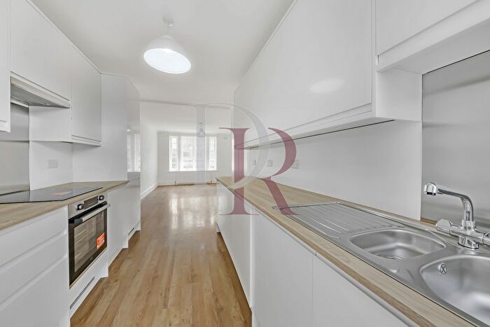 2 Bedroom Flat To Rent In First Floor Flat, Market Place, Hampstead Garden Suburb, NW11