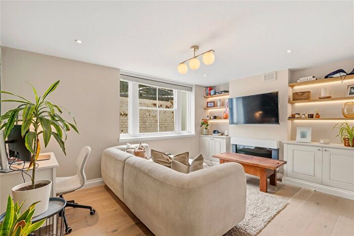 2 Bedroom Flat For Sale In Greenside Road, London, W12