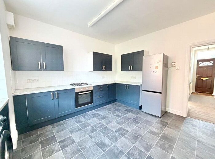 4 Bedroom Flat To Rent In Bassett St, London, NW5