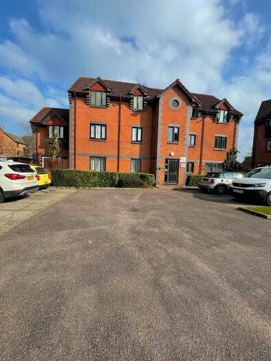 2 Bedroom Flat To Rent In Turnstone Close, London, NW9