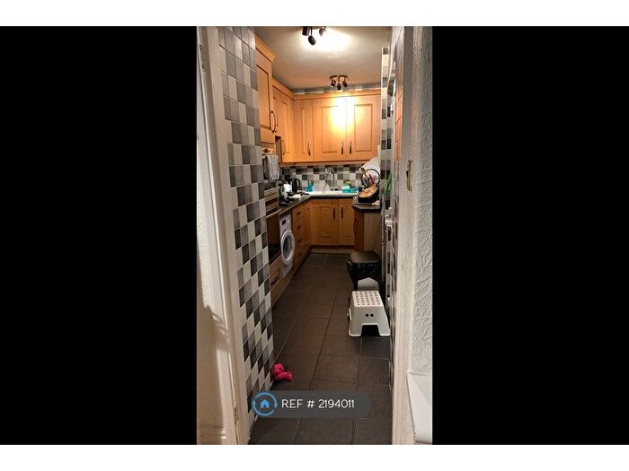 3 Bedroom Semi Detached House To Rent In The Avenue, Stoke-On-Trent, ST4