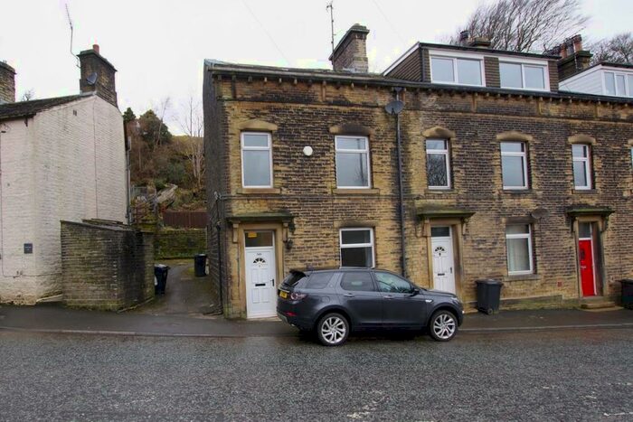 4 Bedroom End Of Terrace House To Rent In Oldham Road, Sowerby Bridge, HX6