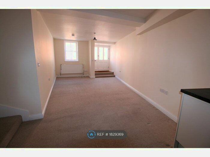 3 Bedroom Flat To Rent In Military Road, Colchester, CO1