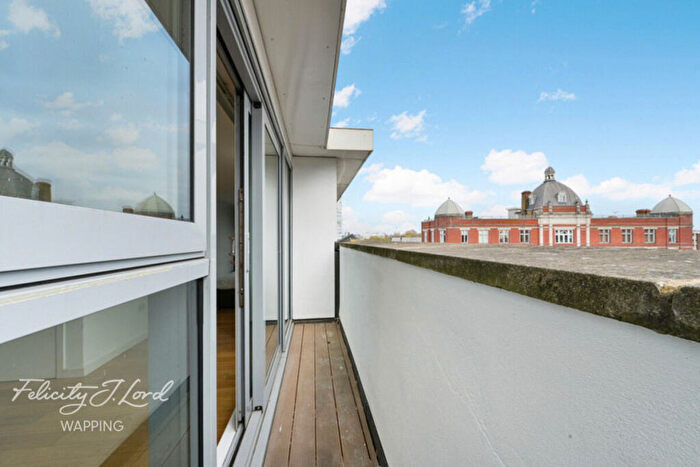 1 Bedroom Apartment For Sale In Caroline Street, London, E1