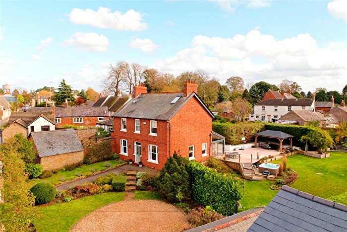 5 Bedroom Detached House For Sale In High Street, Roade, Northamptonshire, NN7