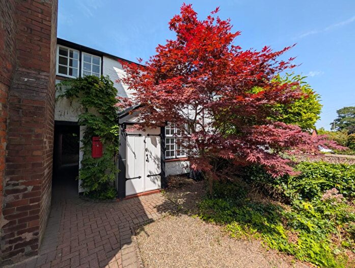 2 Bedroom Cottage To Rent In Little Poulton Lane, Poulton-Le-Fylde, Lancashire, FY6