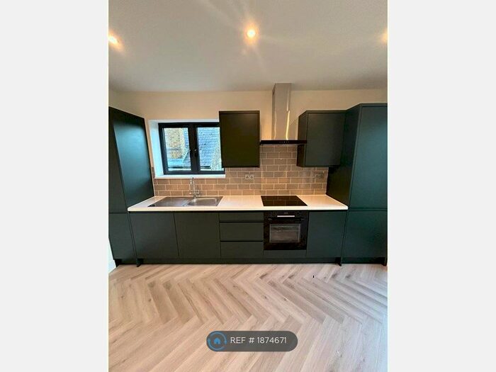 3 Bedroom Flat To Rent In Barham Road, South Croydon, CR2