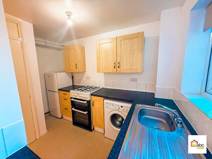 1 Bedroom Flat For Sale In Express Drive, Goodmayes, Essex, Qq, Uk, IG3
