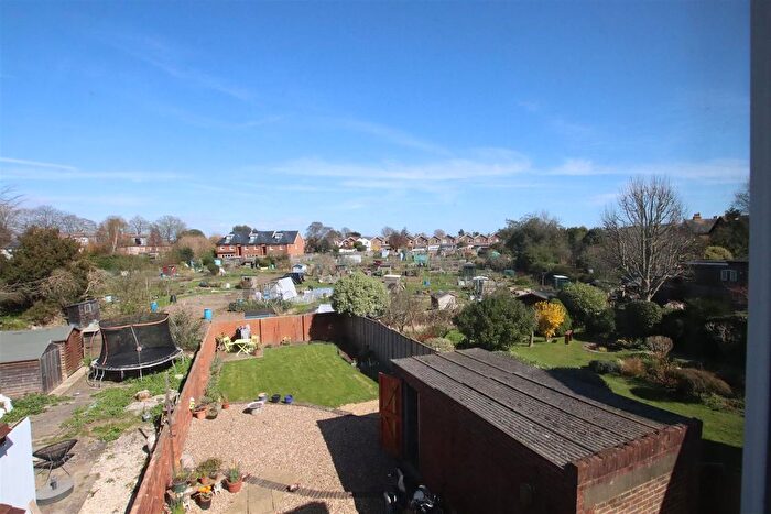 1 Bedroom Flat To Rent In Whyke Lane, Chichester, PO19