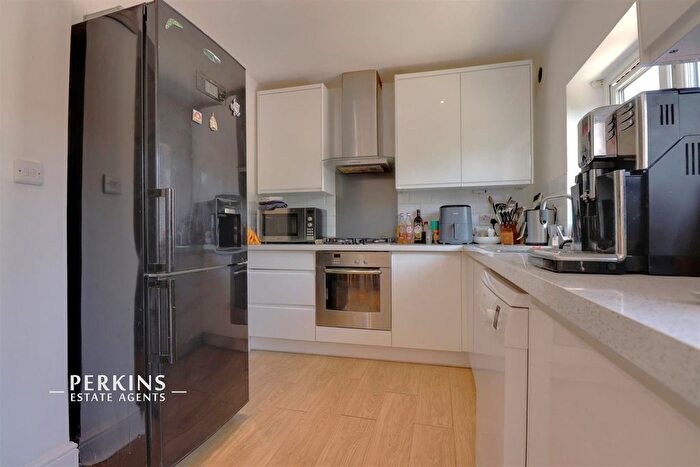 3 Bedroom Semi-Detached House For Sale In Greenford, UB6