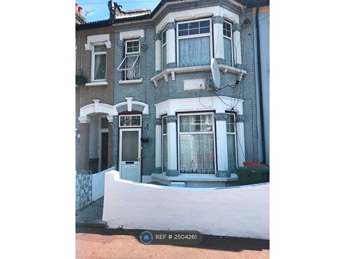 4 Bedroom Terraced House To Rent In Thackeray Road, London, E6
