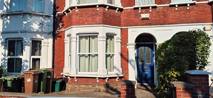 2 Bedroom Flat To Rent In Lenham Road, Sutton, SM1