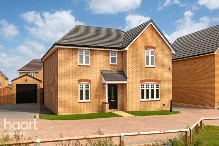 5 Bedroom Detached House For Sale In Willow Grove, Bedford, MK42