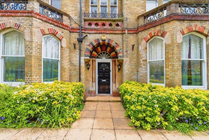 2 Bedroom Flat For Sale In The Avenue, Southampton, Hampshire, SO17
