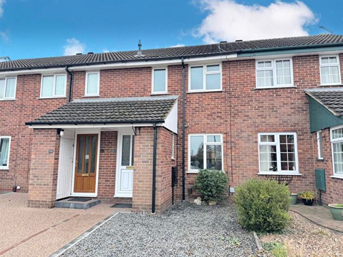 2 Bedroom Town House For Sale In Malvern Close, Mickleover, Derby, DE3