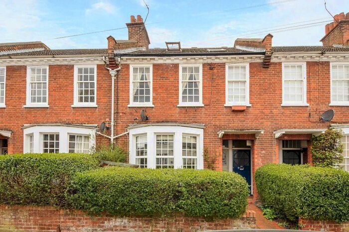 3 Bedroom Flat To Rent In Swaby Road, London, SW18