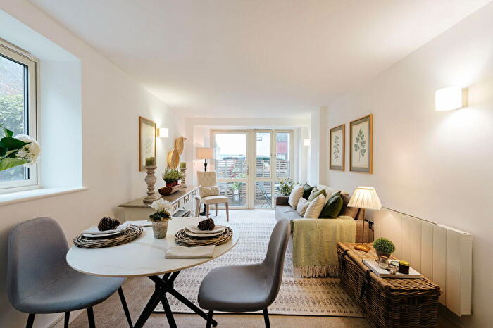 1 Bedroom Flat For Sale In Lansdown Villas, Bath, BA1