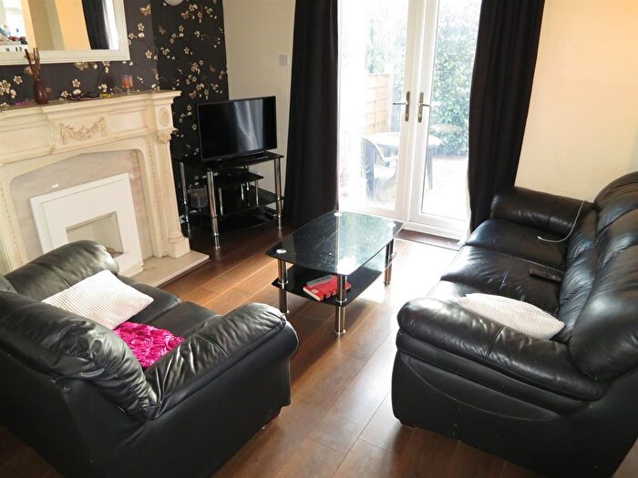 4 Bedroom Semi Detached House To Rent In Brentbridge Road, Fallowfield, Manchester, M14