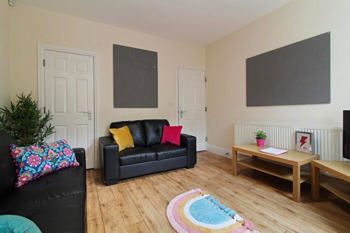 5 Bedroom House To Rent In Harefield Road, Sheffield, S11