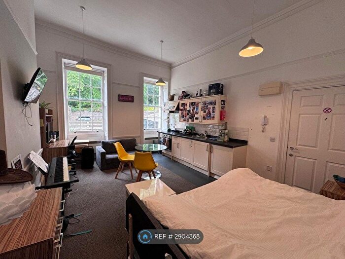 Studio To Rent In Berkeley Square, Bristol, BS8 - Photo 2